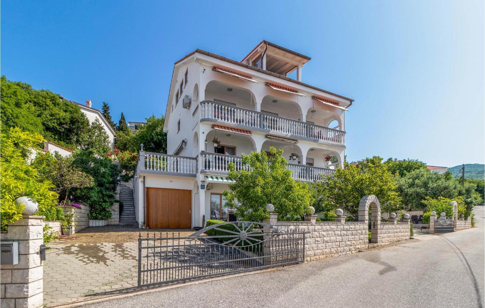 1 Bedroom Cozy Apartment In Crikvenica Eksteriør billede