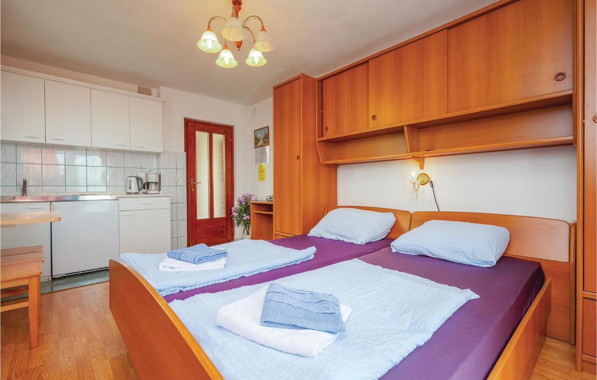 1 Bedroom Cozy Apartment In Crikvenica Eksteriør billede