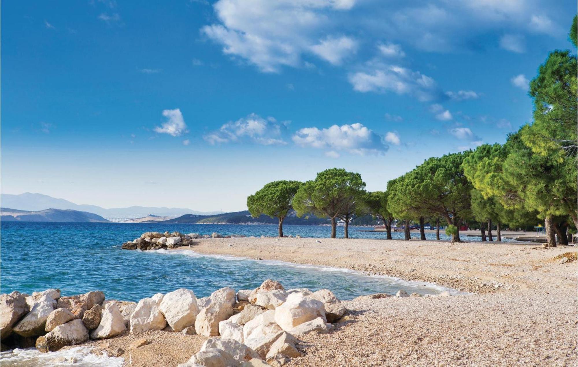 1 Bedroom Cozy Apartment In Crikvenica Eksteriør billede