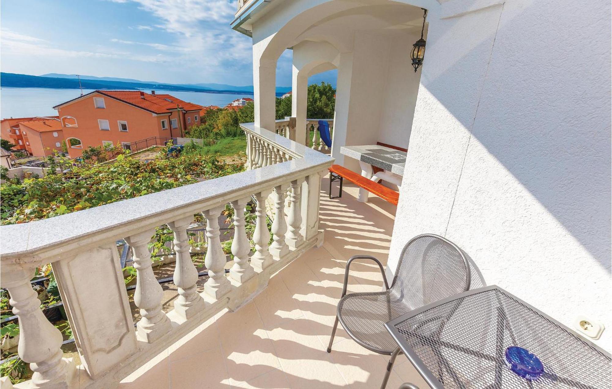 1 Bedroom Cozy Apartment In Crikvenica Eksteriør billede