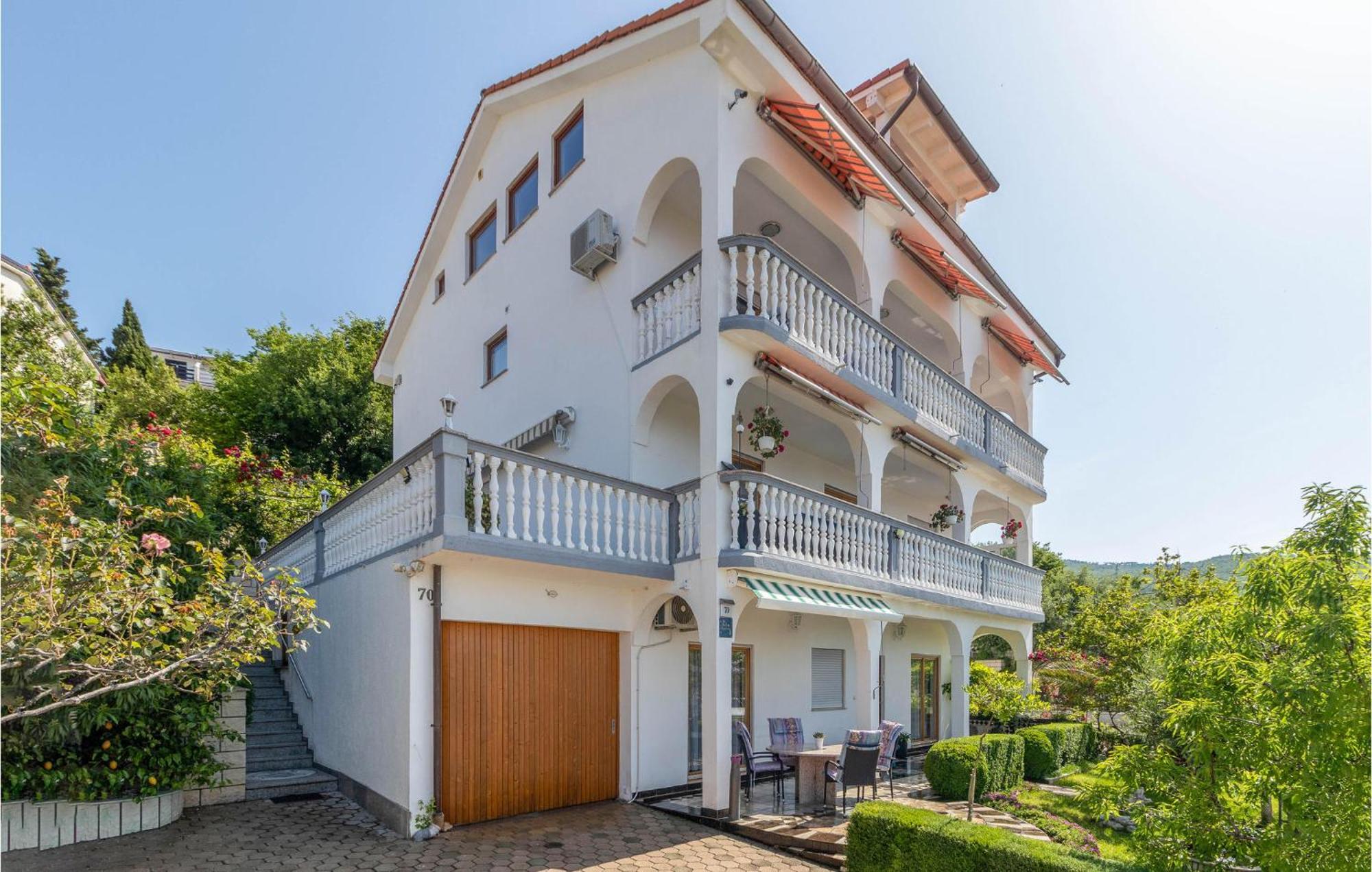 1 Bedroom Cozy Apartment In Crikvenica Eksteriør billede