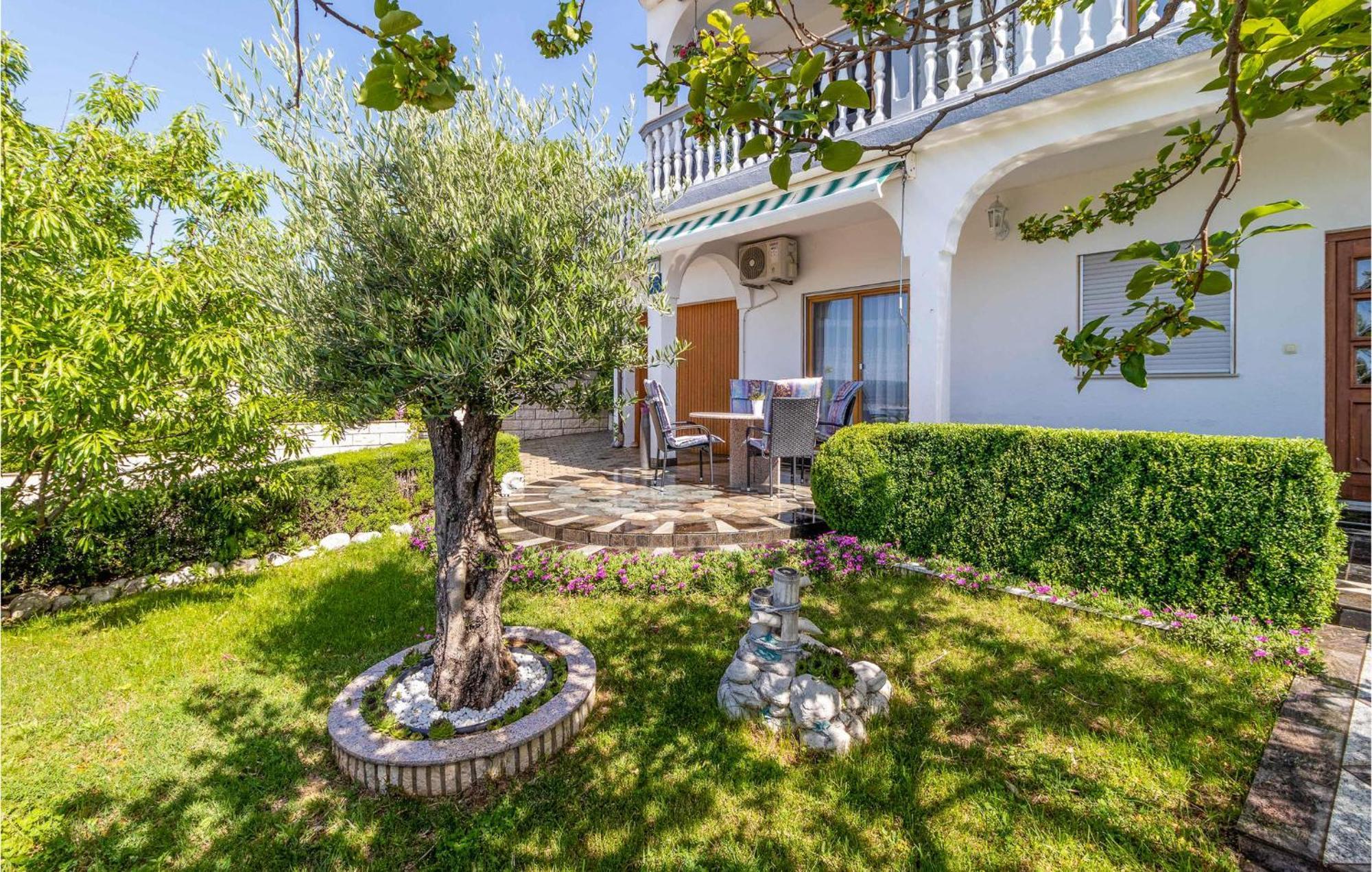 1 Bedroom Cozy Apartment In Crikvenica Eksteriør billede
