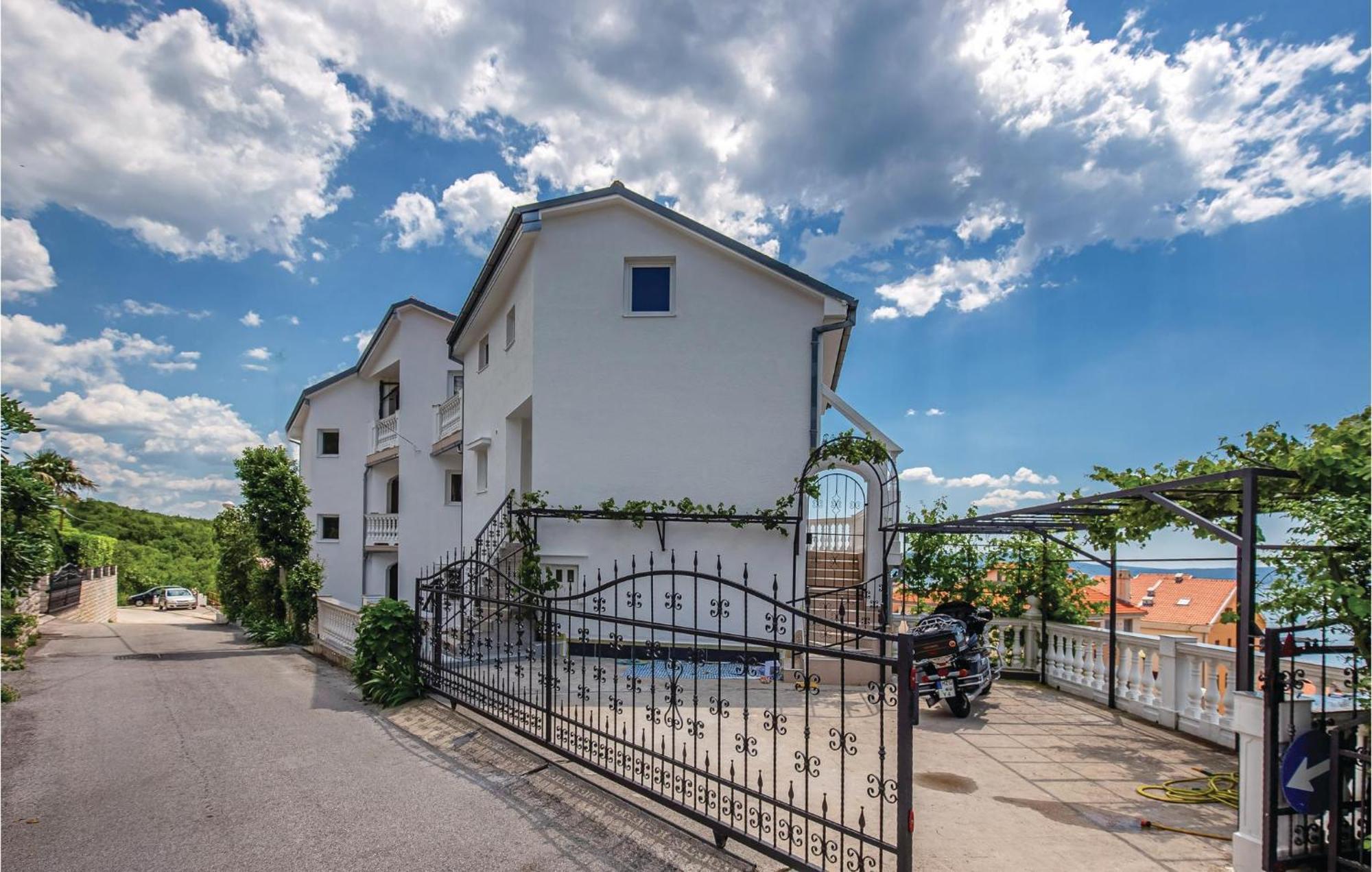 1 Bedroom Cozy Apartment In Crikvenica Eksteriør billede