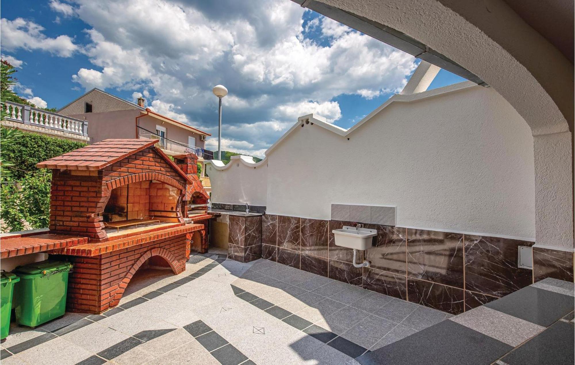 1 Bedroom Cozy Apartment In Crikvenica Eksteriør billede