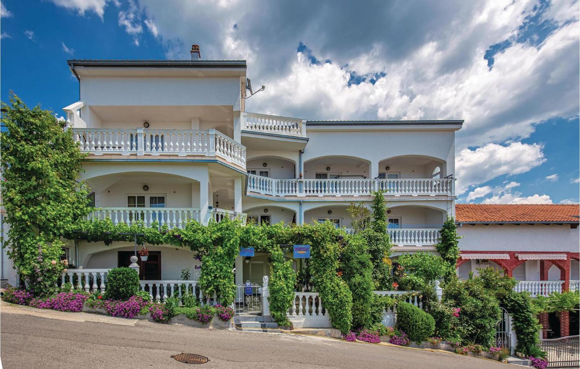 1 Bedroom Cozy Apartment In Crikvenica Eksteriør billede