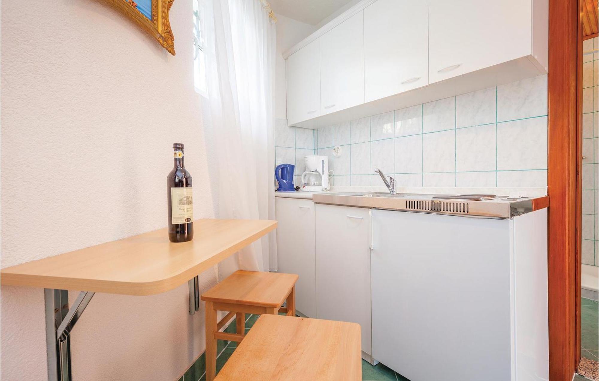 1 Bedroom Cozy Apartment In Crikvenica Eksteriør billede